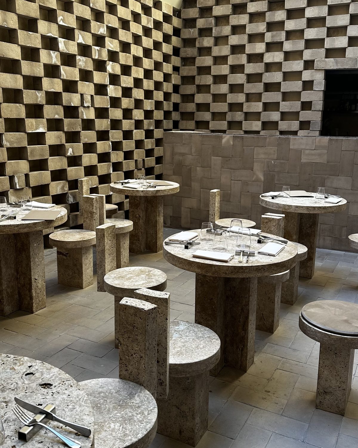 The dining room and courtyard at Nomos Ante