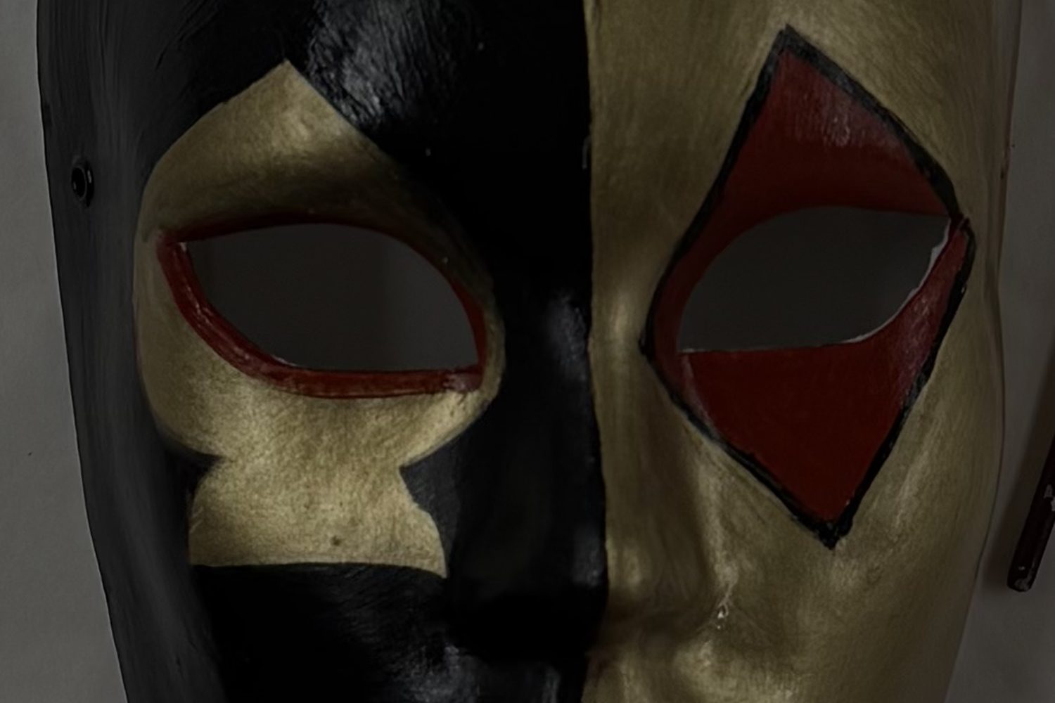 Up close: a gold spade, a red diamond, every brushstroke showing.